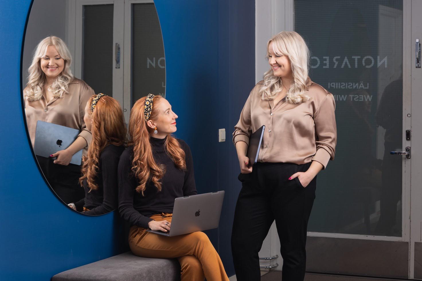 Notarec's experts having a discussion